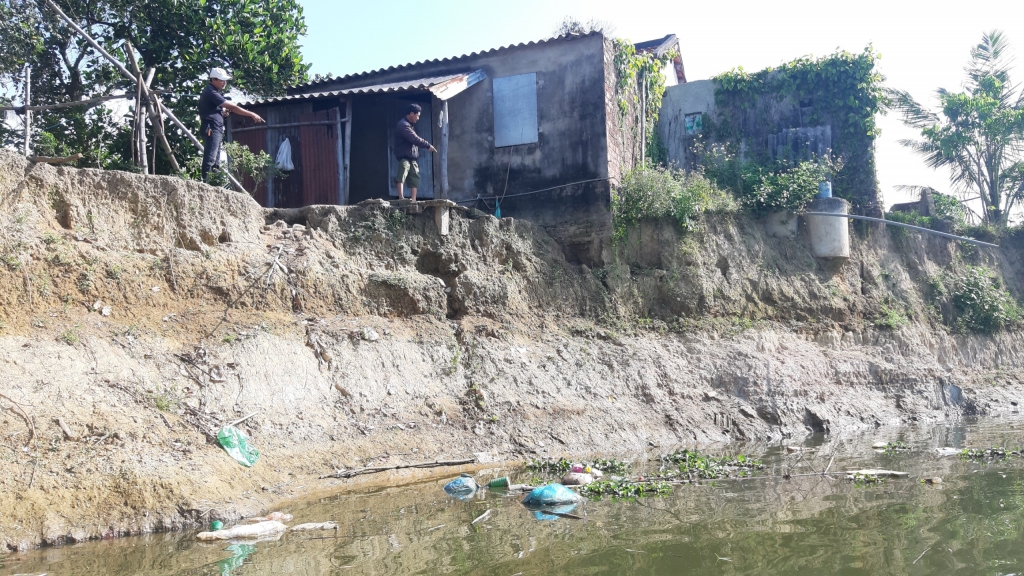 Quảng Nam: Nhà cửa trước nguy cơ trôi sông, người dân chỉ biết kêu cứu