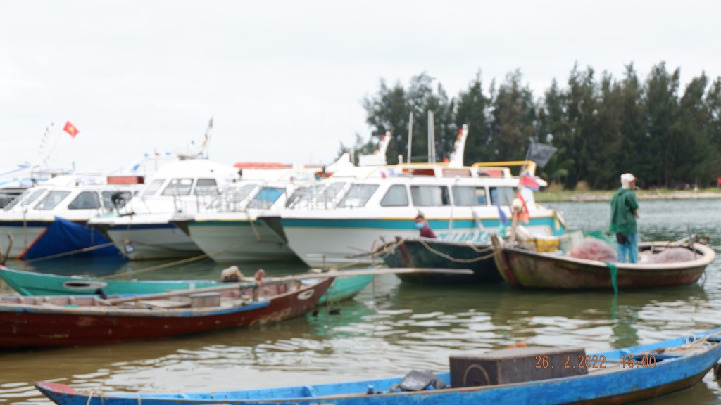 Ca nô chở 39 người ở Quảng Nam chìm do mắc cạn khi đến gần bờ