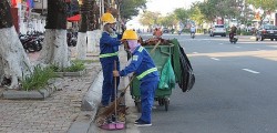 Đà Nẵng: Hỗ trợ lao động thu gom rác lây nhiễm F0 điều trị tại nhà