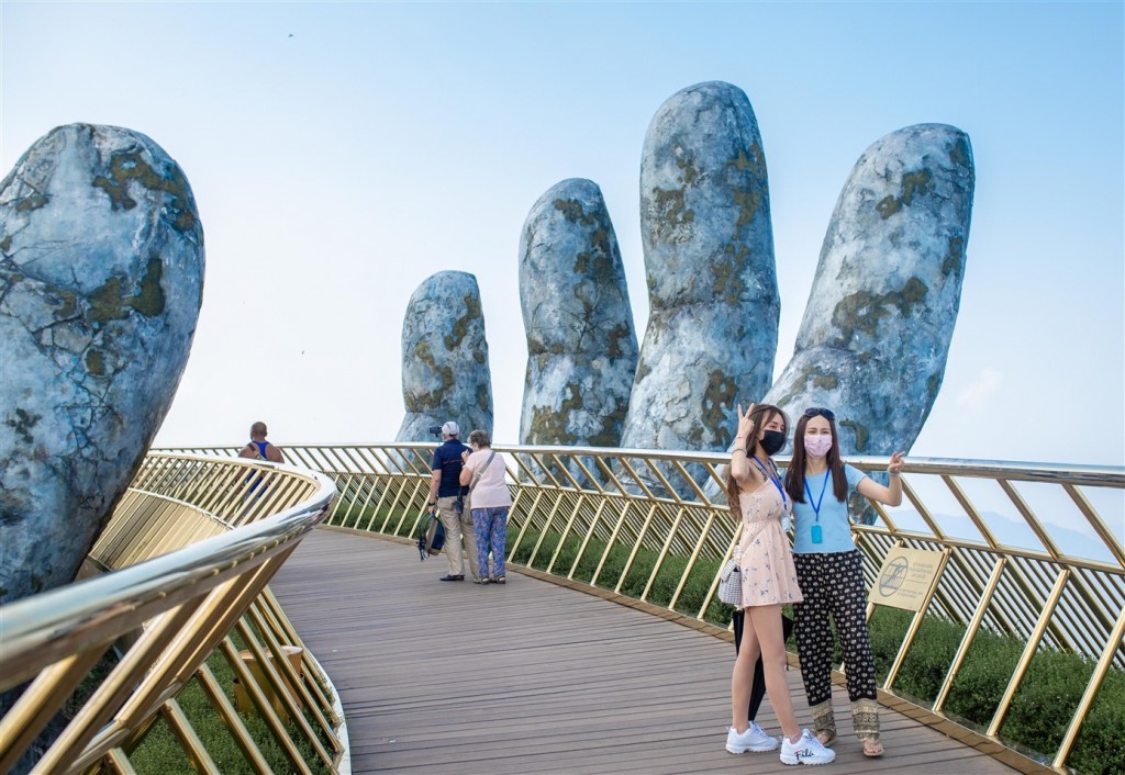 Sun World Ba Na Hills rộn ràng đón khách ngày đầu mở cửa trở lại