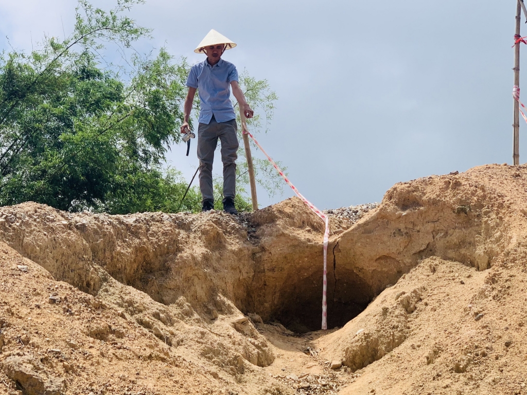 Quảng Nam: Người dân khốn khổ với cầu Trà Đình 34,6 tỷ đồng không có đường dẫn