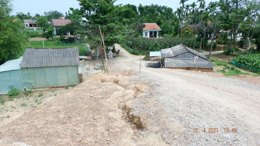 Quảng Nam: Người dân khốn khổ với cầu Trà Đình 34,6 tỷ đồng không có đường dẫn