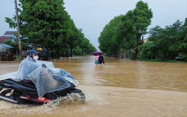 Thừa Thiên - Huế: Lốc xoáy hoành hành đồng bằng, miền núi ngập cục bộ do mưa lớn