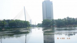 Đà Nẵng: Nước thải hôi nồng nặc tuôn ra sông Hàn, dù đã xử lý tạm