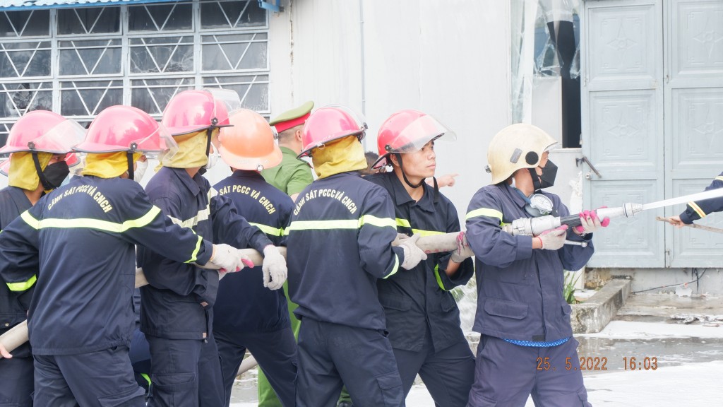 Quảng Nam: Cháy lớn, hàng trăm công nhân tháo chạy khỏi Công ty may Woochang Việt Nam Quảng Nam: Cháy lớn, hàng trăm công nhân tháo chạy khỏi Công ty may Woochang Việt Nam