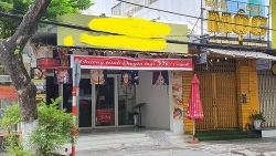 Một cửa hàng mì cay ở Đà Nẵng vẫn hoạt động, bất chấp lệnh cấm