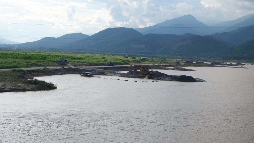 Quảng Nam: Không cấm cấp phép khai thác mỏ cát mới do thiếu nguồn vật liệu