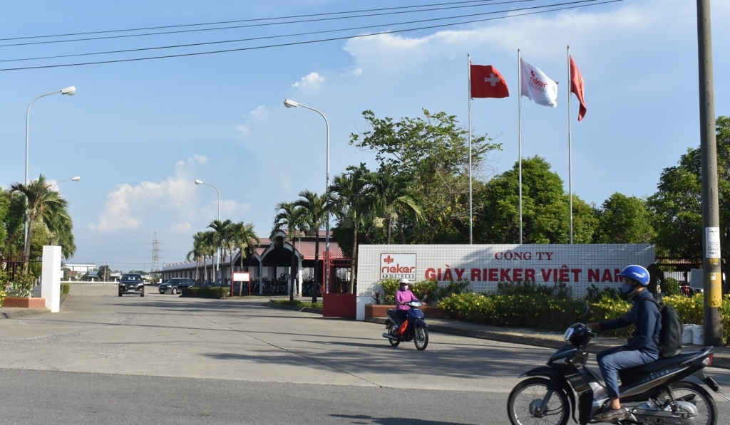 Quảng Nam: Kiểm tra, xử lý vi phạm phòng, chống dịch tại Công ty giày Rieker