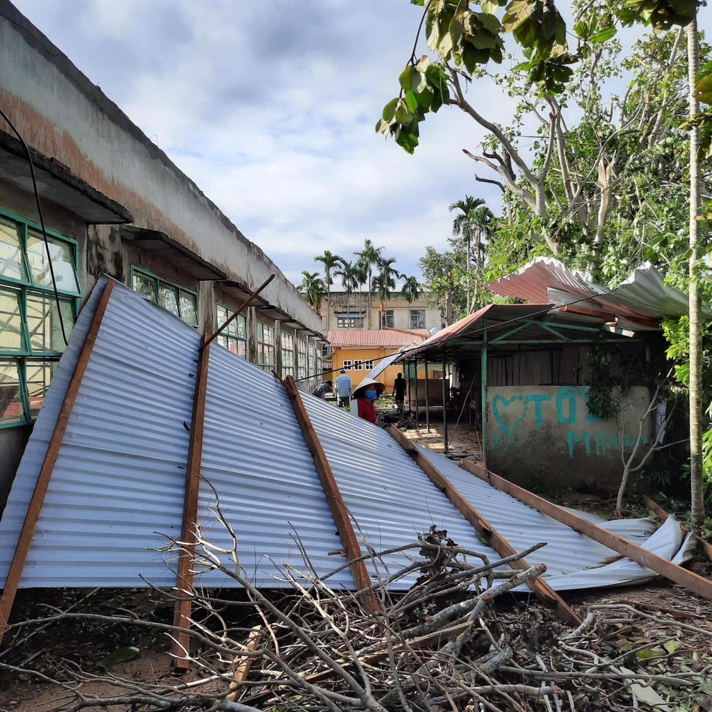 Quảng Nam: Trường học, nhà dân trơ nóc sau trận lốc xoáy kinh hoàng