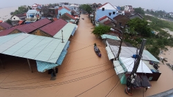 Quảng Nam: Mưa vẫn xối xả, hàng trăm ngôi nhà dân bị chìm trong nước lũ