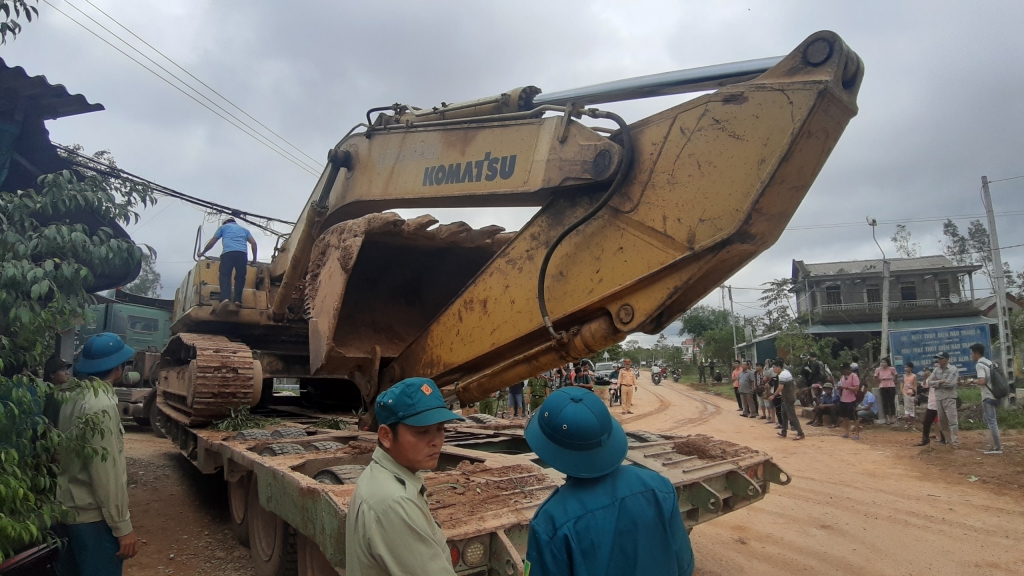 Cứu hộ ở Rào Trăng 3: Tiếp tục huy động lực lượng, phươn tiện tìm kiếm 16 công nhân đang mất tích