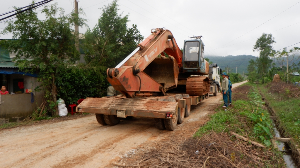 Cập nhật: Máy xúc tiếp tục được huy động đến Tiểu khu 67