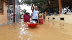 Thừa Thiên - Huế: Lũ đầu nguồn về nhanh, hàng ngàn nhà dân ngập sâu trở lại