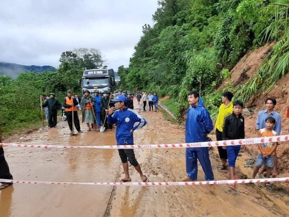 Sạt lở núi kinh hoàng tại Quảng Trị, 22 người nghi bị vùi lấp
