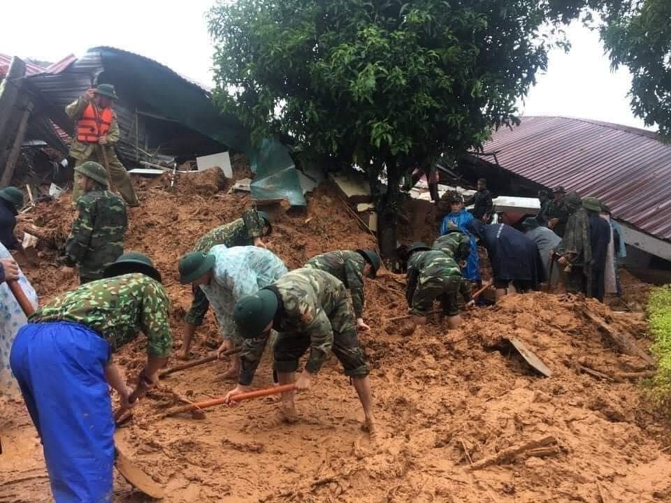 Sạt lở núi kinh hoàng tại Quảng Trị, 22 người nghi bị vùi lấp