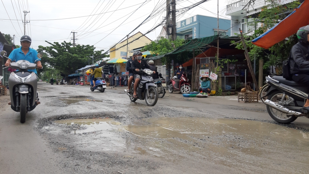 Quảng Nam: Vướng đền bù, đường dân sinh thành "ruộng" sau mưa lũ