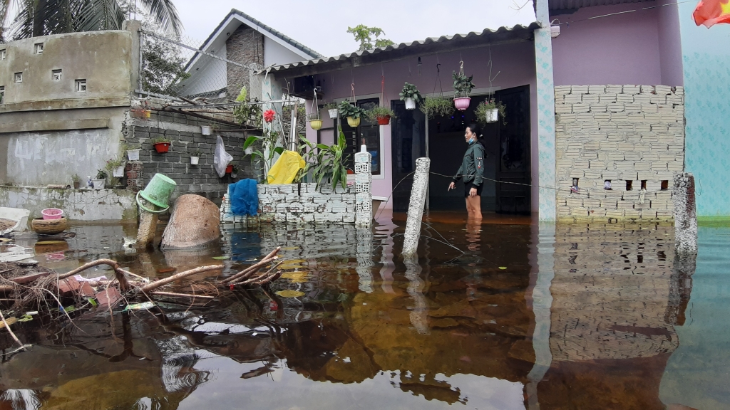 Quảng Nam: Bị ngập úng gần nửa tháng, người dân ven biển Điện Dương kêu cứu