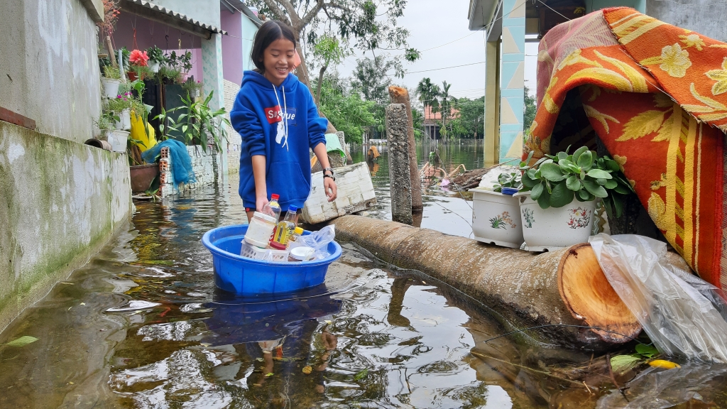 Quảng Nam: Bị ngập úng gần nửa tháng, người dân ven biển Điện Dương kêu cứu