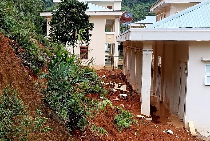 Sơ tán khẩn Đồn Biên phòng ở biên giới Quảng Nam vì sạt lở