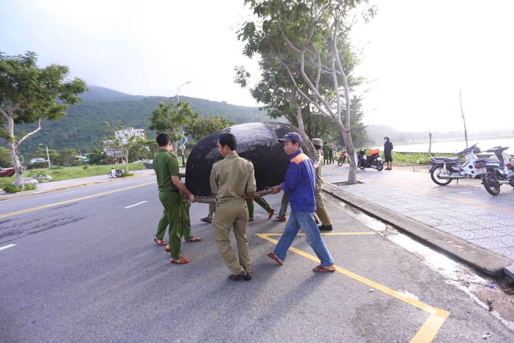 Đà Nẵng: Tàu, thuyền được ngư dân di chuyển cấp tốc vào đất liền để tránh bão Molave