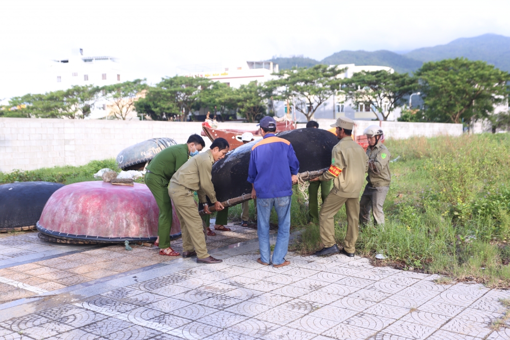 Đà Nẵng: Tàu, thuyền được ngư dân di chuyển cấp tốc vào đất liền để tránh bão Molave