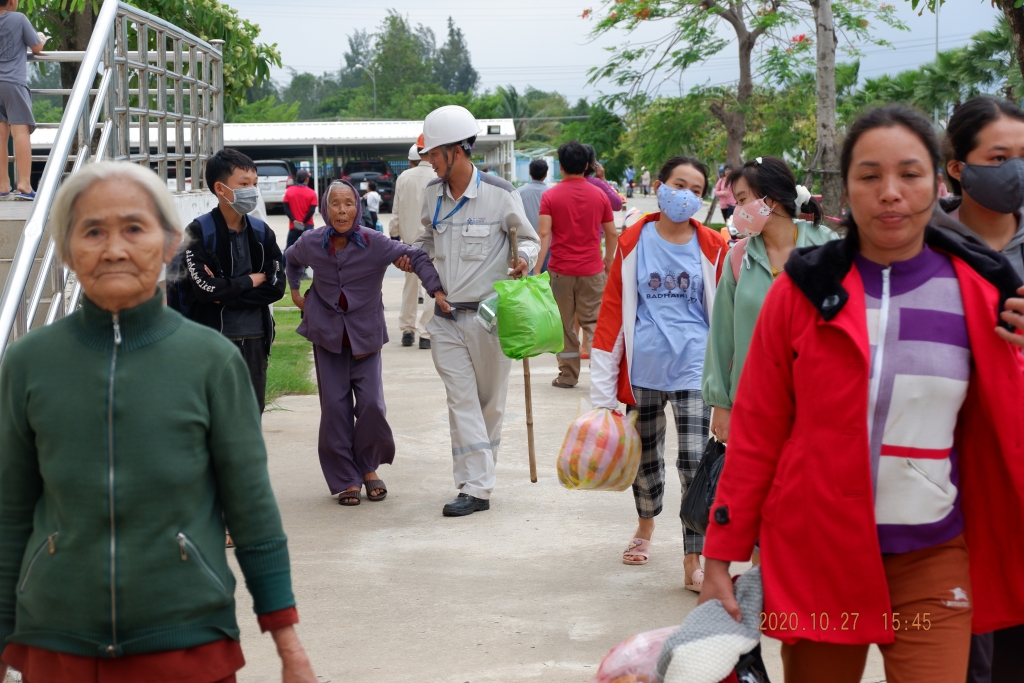 Cập nhật bão số 9: Gió giật cấp 16 cách Quảng Ngãi gần 190km