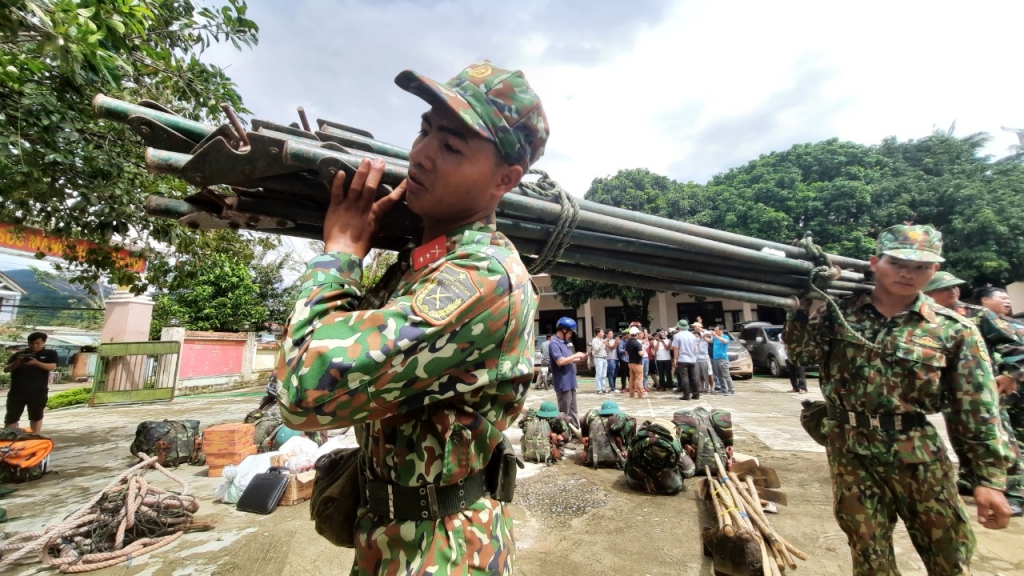 53 người bị vùi lấp ở Quảng Nam: 16 nạn nhân đã được tìm thấy, 4 người khác thoát nạn