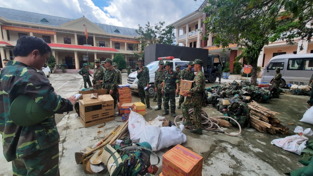 53 người bị vùi lấp ở Quảng Nam: 16 nạn nhân đã được tìm thấy, 4 người khác thoát nạn