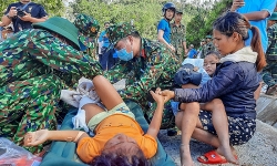Quảng Nam: Cứu sống được 33 người, tìm thấy 6 thi thể, còn 13 người mất tích trong vụ sạt lở ở Trà Leng