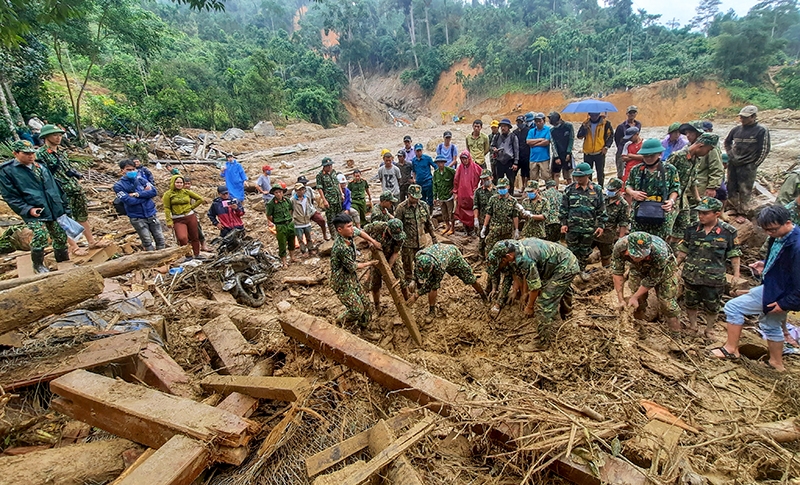 53 người bị vùi lấp ở Quảng Nam: Tìm thấy thêm 2 thi thể, còn 12 người mất tích