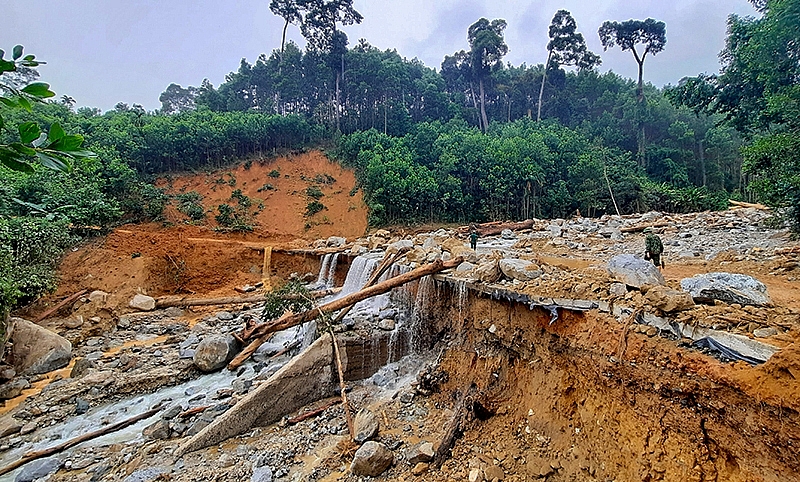 53 người bị vùi lấp ở Quảng Nam: Tìm thấy thêm 2 thi thể, còn 12 người mất tích