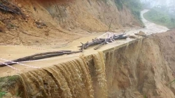 Quảng Nam: Mưa lớn gây sạt lở, chia cắt giao thông cục bộ tại huyện miền núi Tây Giang
