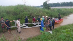 Quảng Nam: Gánh giá đỗ qua dòng nước lũ, một phụ nữ bị cuốn trôi