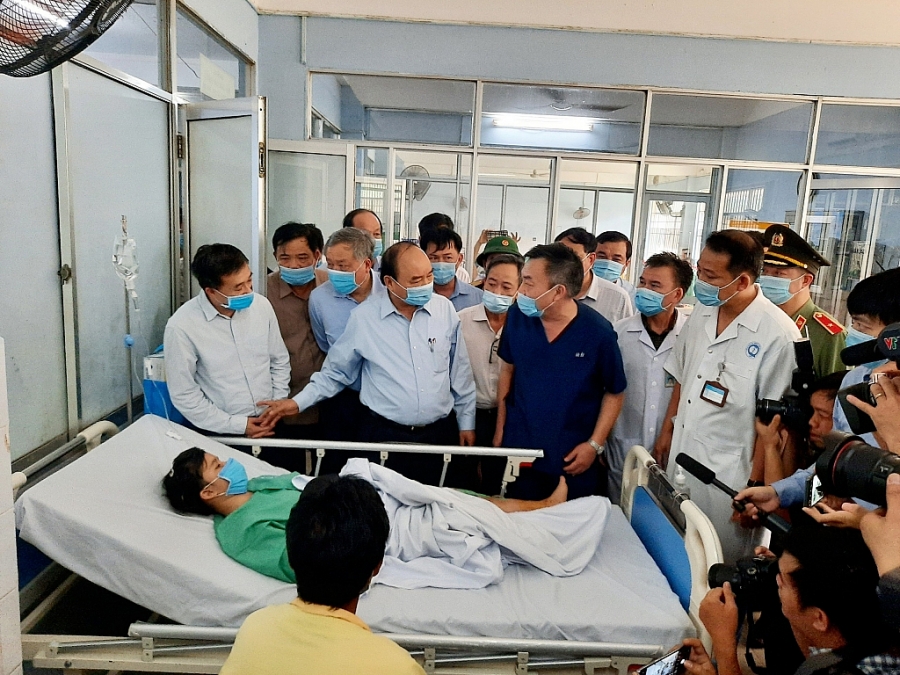 Thủ tướng thăm hỏi người dân, chỉ đạo khắc phục hậu quả bão lũ tại Quảng Ngãi, Quảng Nam