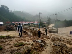 Quảng Nam: Mưa lớn kéo dài gây sạt lở hàng loạt khu vực miền núi