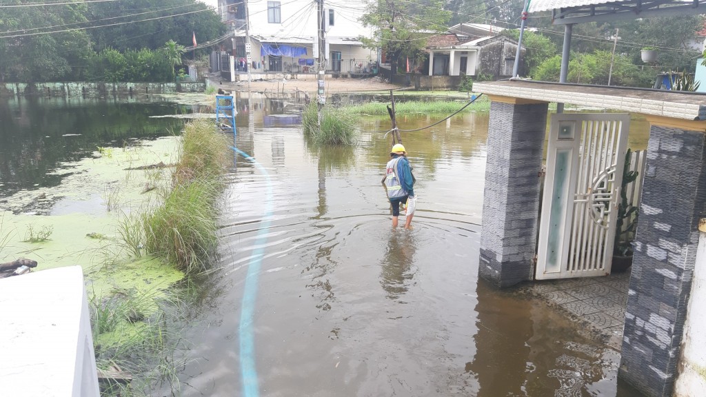Quảng Nam: Bị ngập úng triền miên, 40 hộ dân phường Điện Dương chỉ biết than trời Quảng Nam: Bị ngập úng triền miên, 40 hộ dân phường Điện Dương chỉ biết than trời