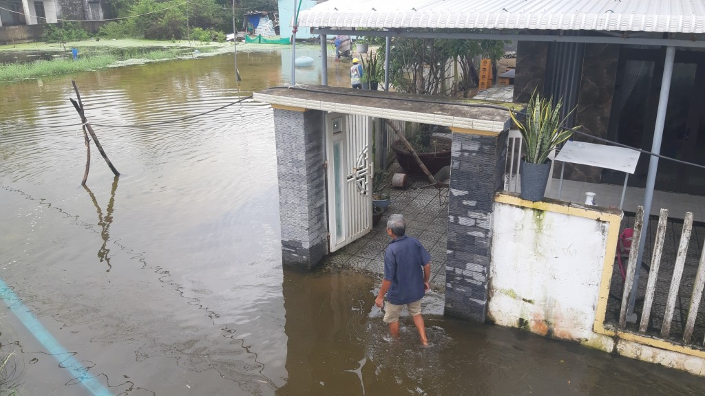 Quảng Nam: Bị ngập úng triền miên, 40 hộ dân phường Điện Dương chỉ biết than trời Quảng Nam: Bị ngập úng triền miên, 40 hộ dân phường Điện Dương chỉ biết than trời