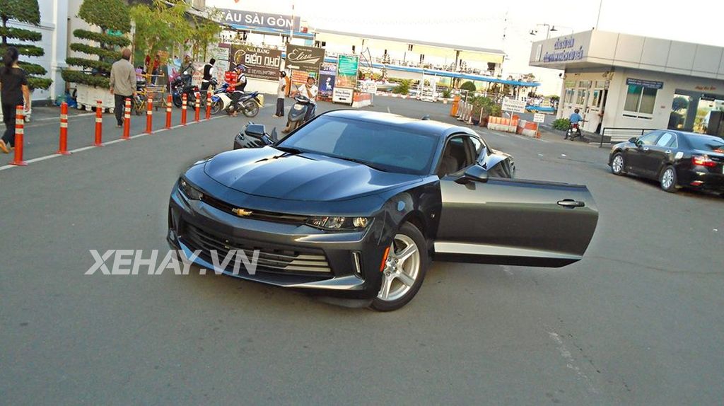 Sài Gòn: Bắt gặp Chevrolet Camaro 2017 dạo phố đầu năm