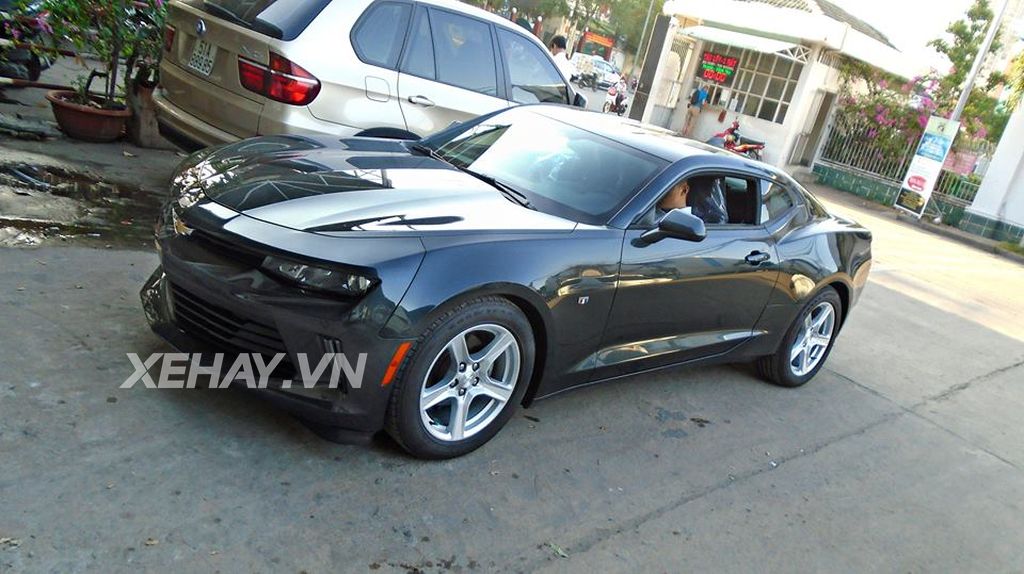 Sài Gòn: Bắt gặp Chevrolet Camaro 2017 dạo phố đầu năm