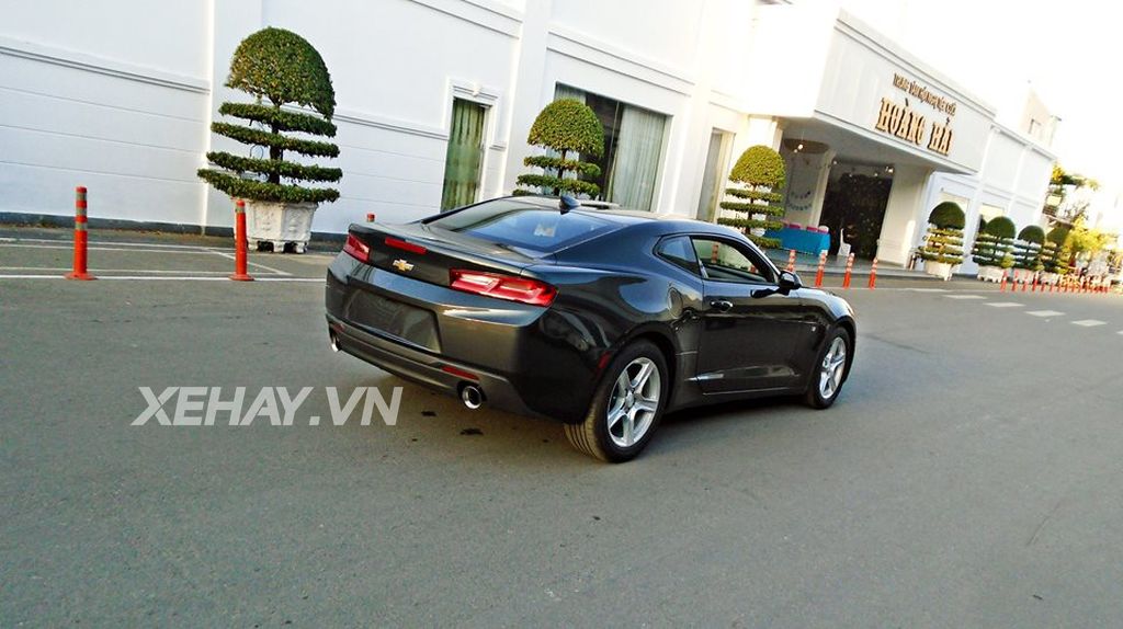 Sài Gòn: Bắt gặp Chevrolet Camaro 2017 dạo phố đầu năm