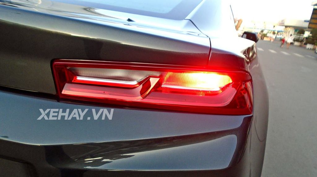 Sài Gòn: Bắt gặp Chevrolet Camaro 2017 dạo phố đầu năm