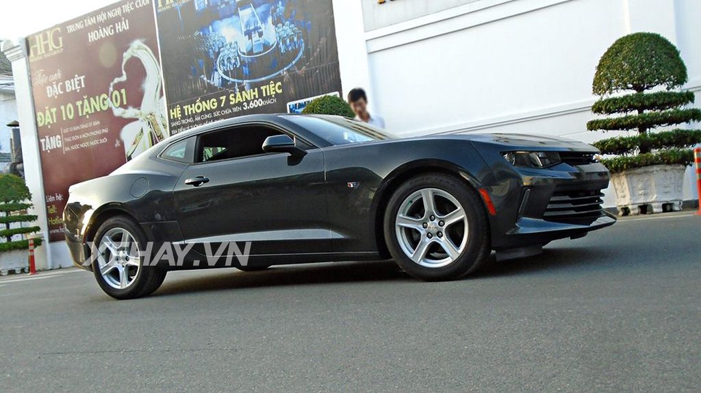Sài Gòn: Bắt gặp Chevrolet Camaro 2017 dạo phố đầu năm
