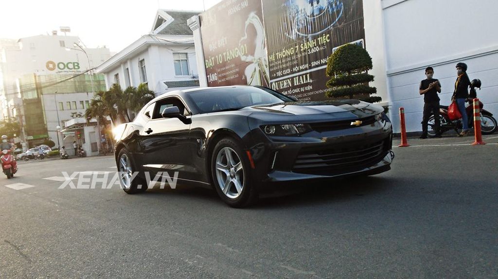 Sài Gòn: Bắt gặp Chevrolet Camaro 2017 dạo phố đầu năm