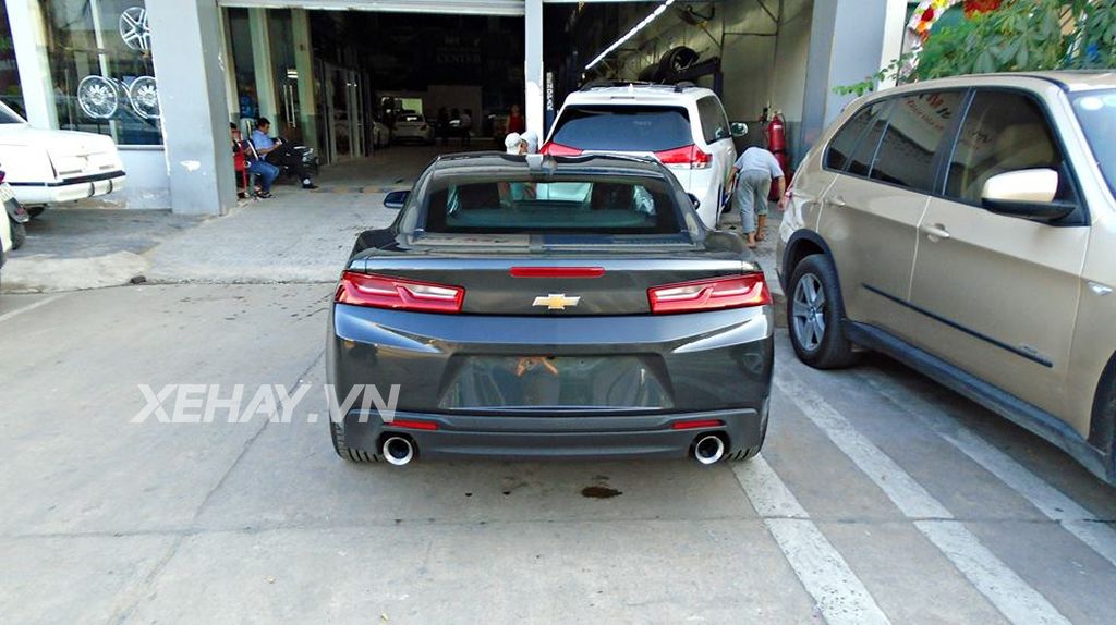 Sài Gòn: Bắt gặp Chevrolet Camaro 2017 dạo phố đầu năm