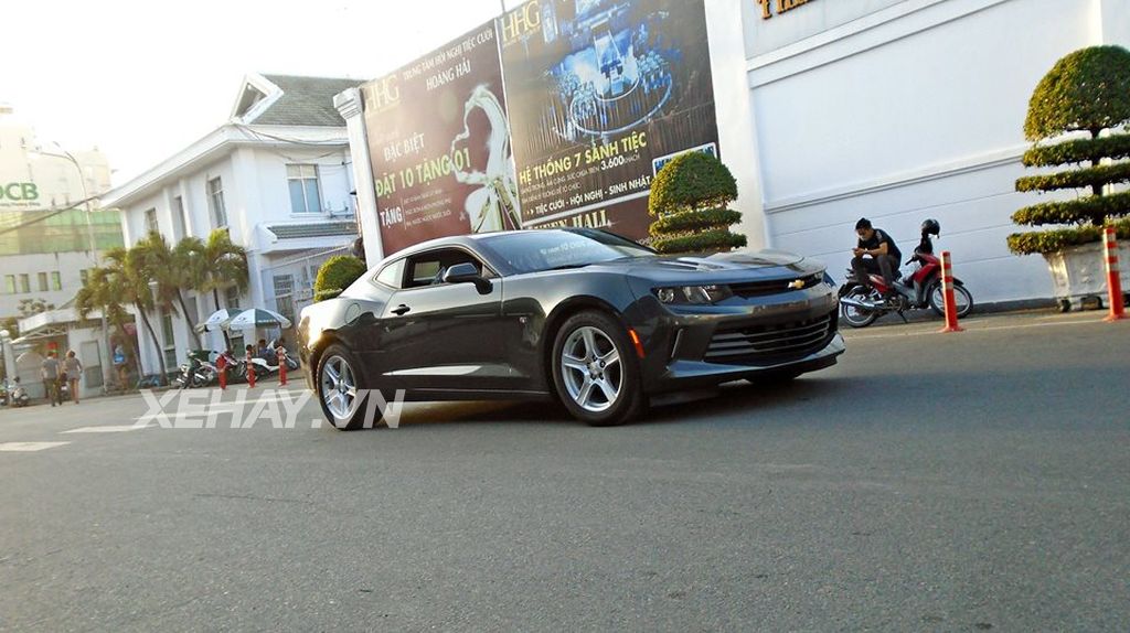 Sài Gòn: Bắt gặp Chevrolet Camaro 2017 dạo phố đầu năm
