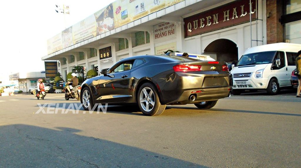 Sài Gòn: Bắt gặp Chevrolet Camaro 2017 dạo phố đầu năm