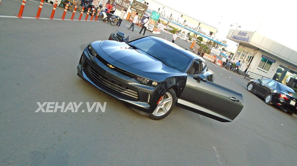 Sài Gòn: Bắt gặp Chevrolet Camaro 2017 dạo phố đầu năm