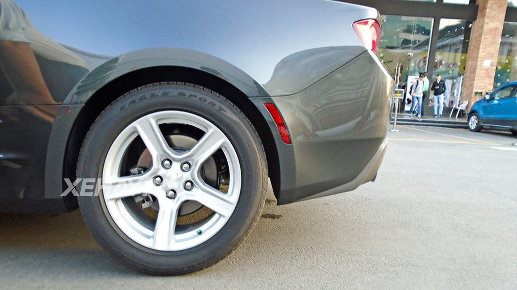 Sài Gòn: Bắt gặp Chevrolet Camaro 2017 dạo phố đầu năm
