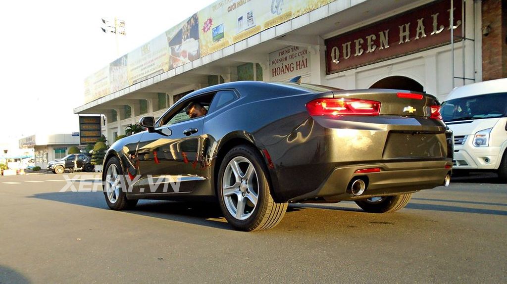Sài Gòn: Bắt gặp Chevrolet Camaro 2017 dạo phố đầu năm