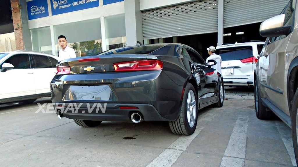Sài Gòn: Bắt gặp Chevrolet Camaro 2017 dạo phố đầu năm